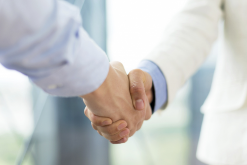 ��������ҵ�Ͷ���ź�������������Դ���޹�˾ǩ���ۺ��ǻ���Դ��Ŀ����Э���ͨ��